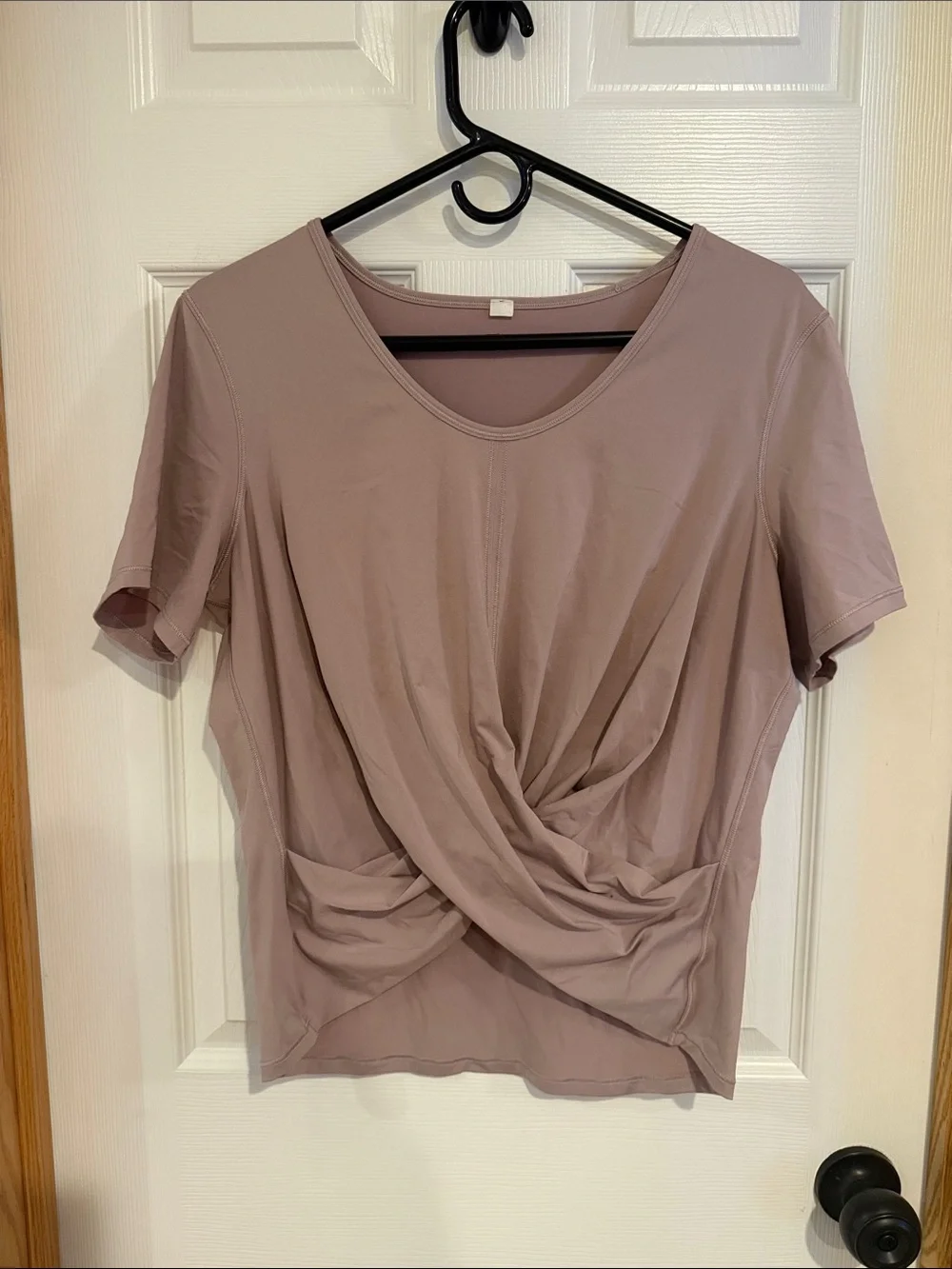 581 Lululemon Twist Front Short Sleeve Active Top Mauve Pink Size 8